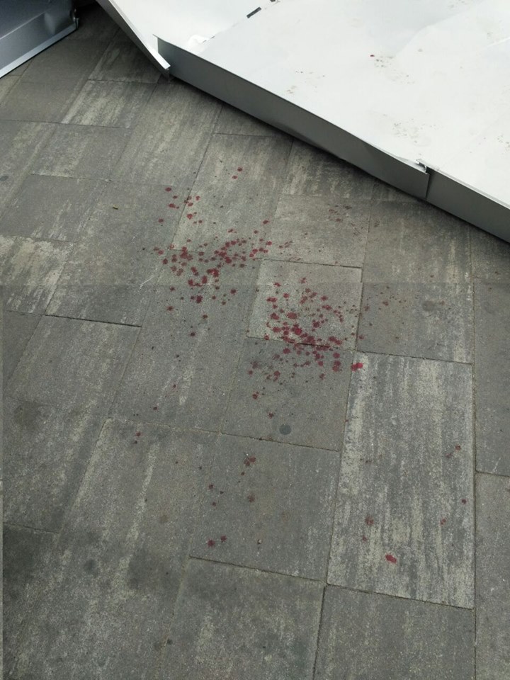 СМИ: В Киеве упавшим с крыши железным листом травмирована женщина