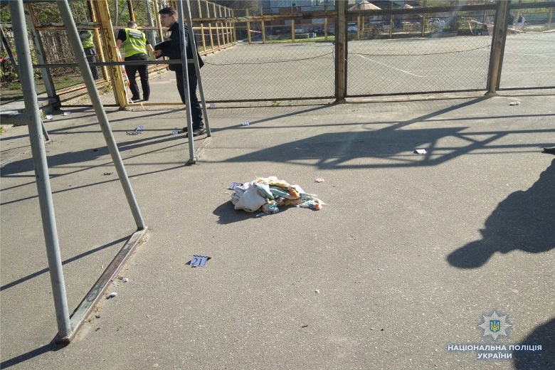 взрыв-спортплощадка В Киеве на спортивной площадке произошел взрыв