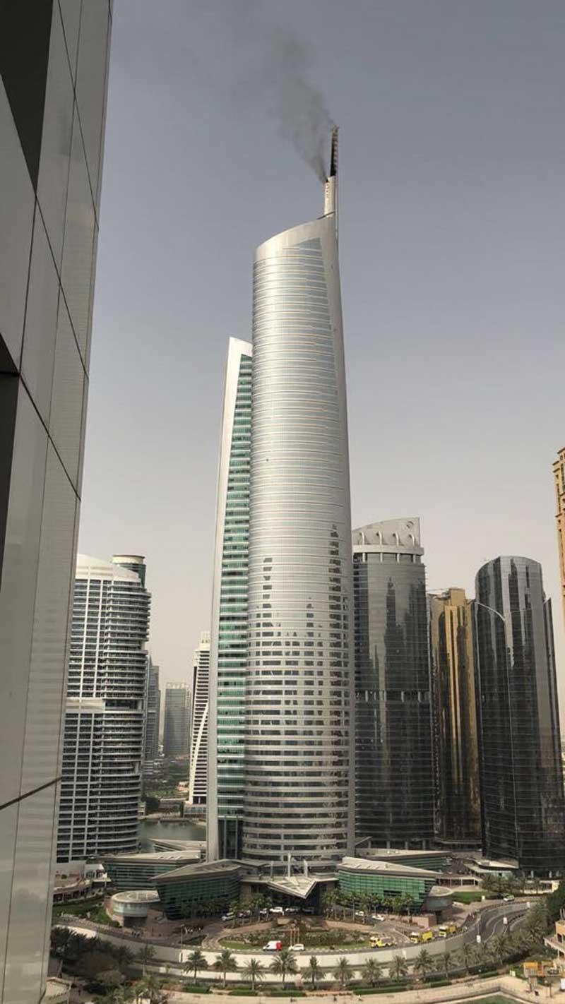 В Дубае загорелся 68-этажный небоскреб