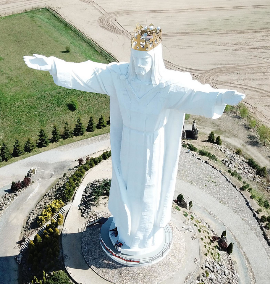 статуя Христа в Свебодзине З6-метровая статуя Иисуса Христа в Польше раздает интернет: фото
