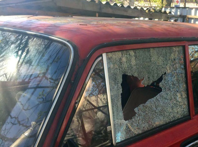 Террористы обстреляли жилые дома и больницу в Марьинке: фото