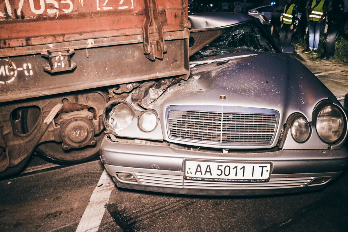 мерседес влетел в танк