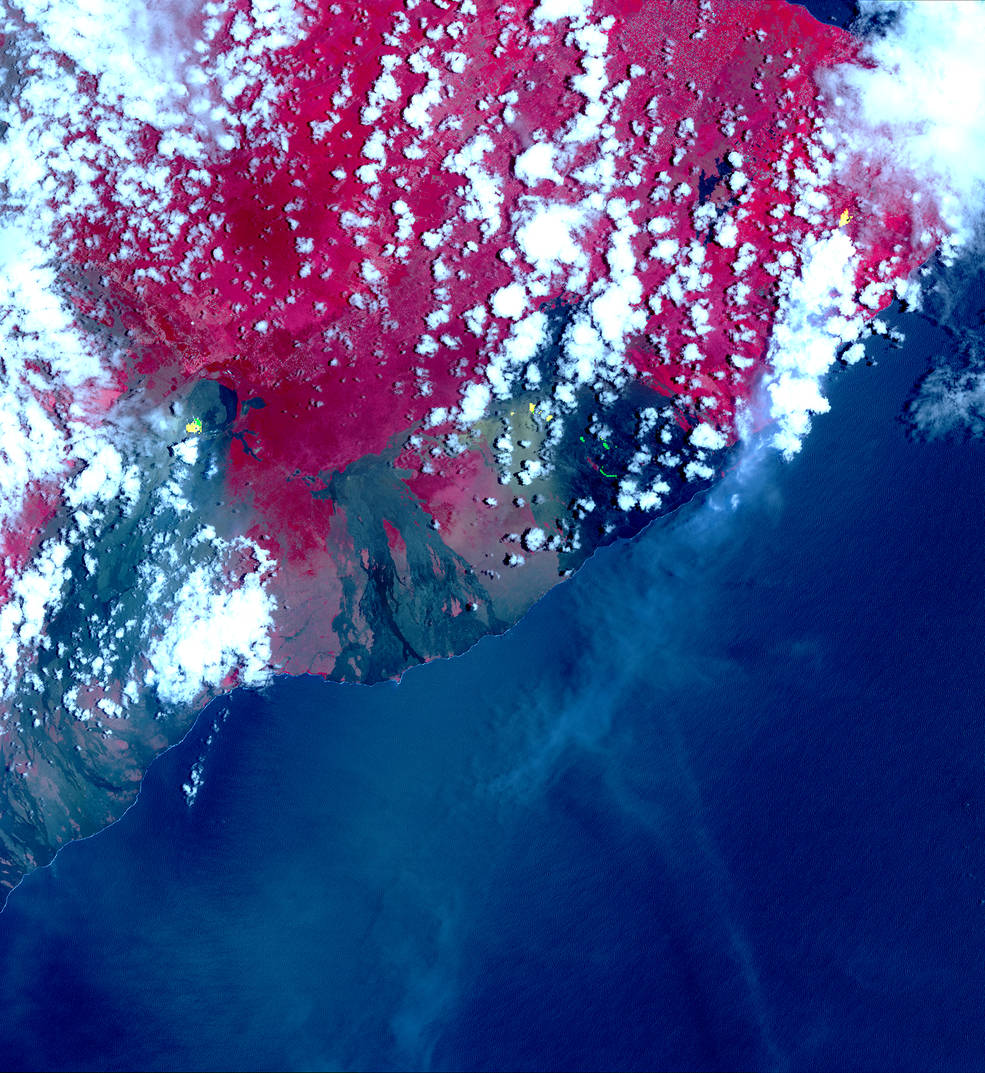 NASA показало вид на извержение вулкана на Гавайях из космоса
