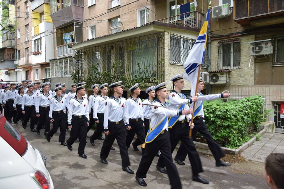 В Одессе ветерана поздравили парадом у его дома: фото