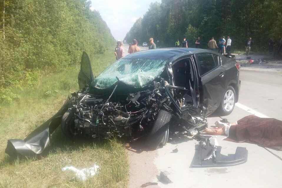 Из-за ДТП в Житомирской области загорелся автомобиль: есть жертвы