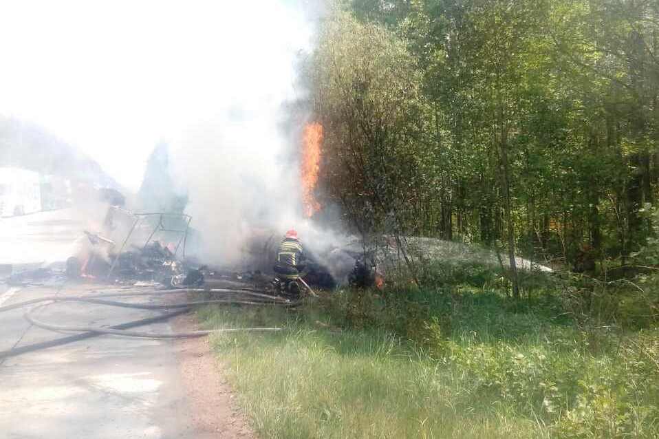 Из-за ДТП в Житомирской области загорелся автомобиль: есть жертвы