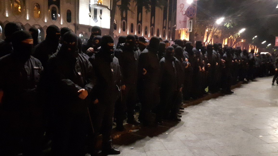 В Тбилиси антинаркотический рейд полиции закончился беспорядками