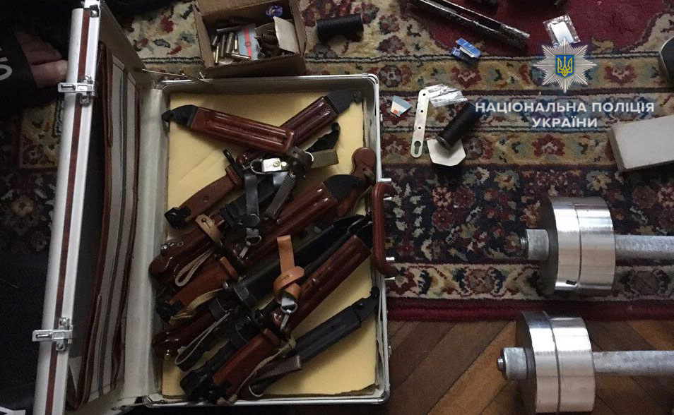 У жителя Ровно обнаружили "склад" оружия и боеприпасов: фото