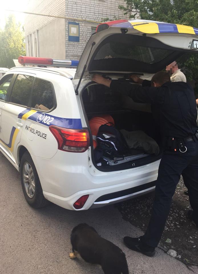 В Житомире СБУ задержала на взятке патрульного полиции В Житомире СБУ задержала на взятке патрульного полиции: фото