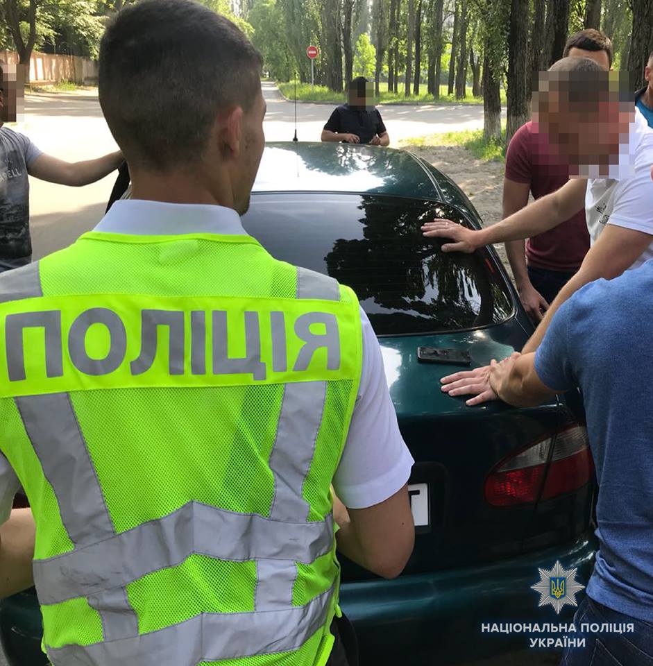 Взятка киевскому коммунальщику В Киеве коммунальщик задержан на взятке в 15 тыс грн - полиция