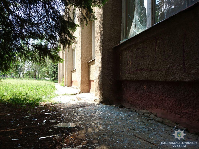 photo_2018-05-17_11-10-46 Боевики обстреляли школу в Донецкой области