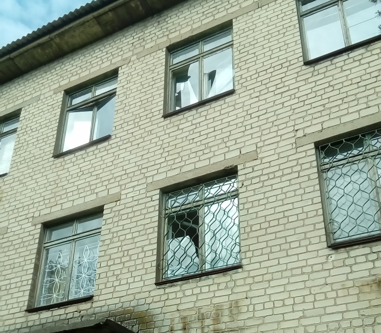 P_20180524_083324 Под обстрел боевиков попал противотуберкулезный диспансер Торецка
