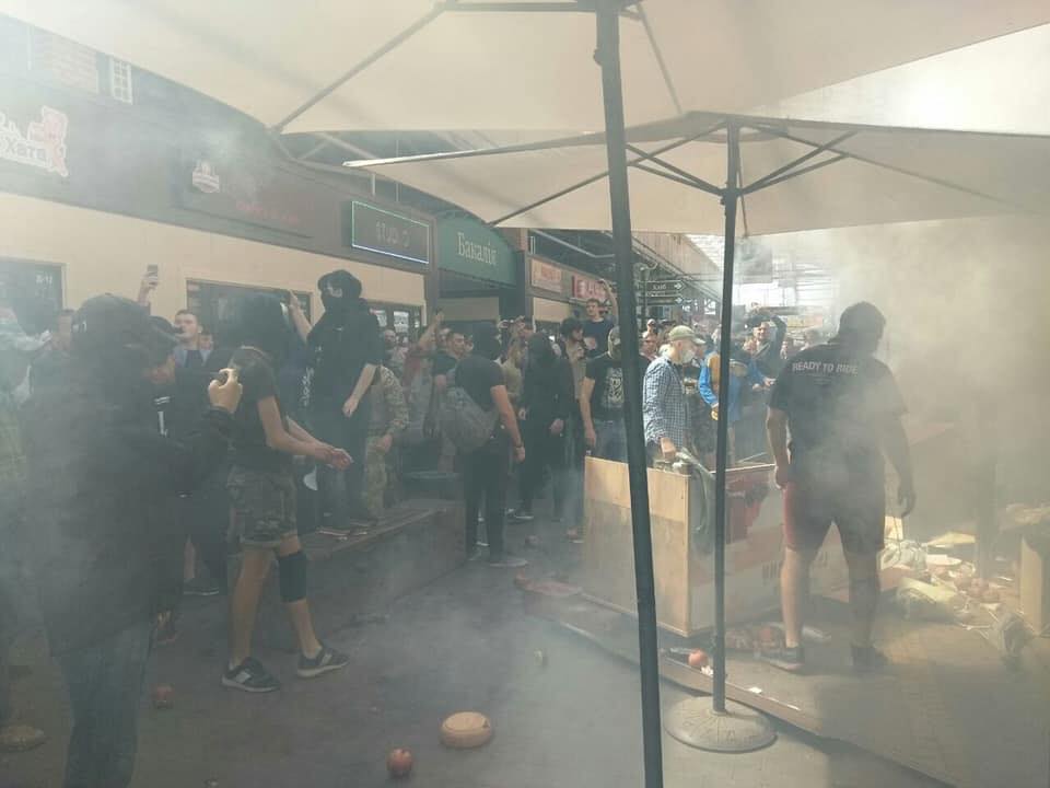 Погром на столичном рынке у метро Лесная: задержаны 34 человека