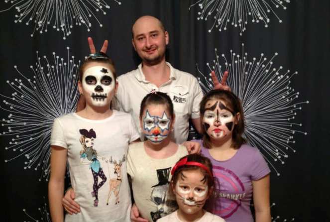 Убийство Бабченко: в семье остались шесть приемных детей - фото