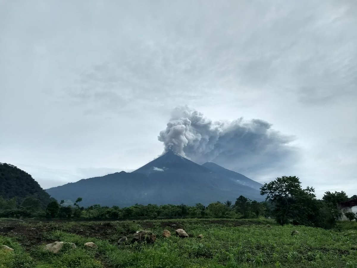 В Гватемале мощнейшее извержение вулкана за 40 лет: есть погибшие