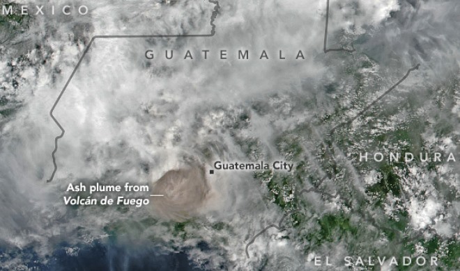 Как катастрофическое извержение Фуэго выглядит из космоса: фото
