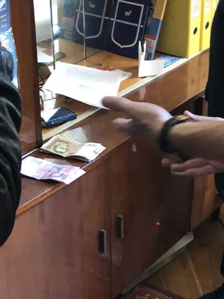 В Киеве двух патрульных задержали по подозрению во взятке: фото