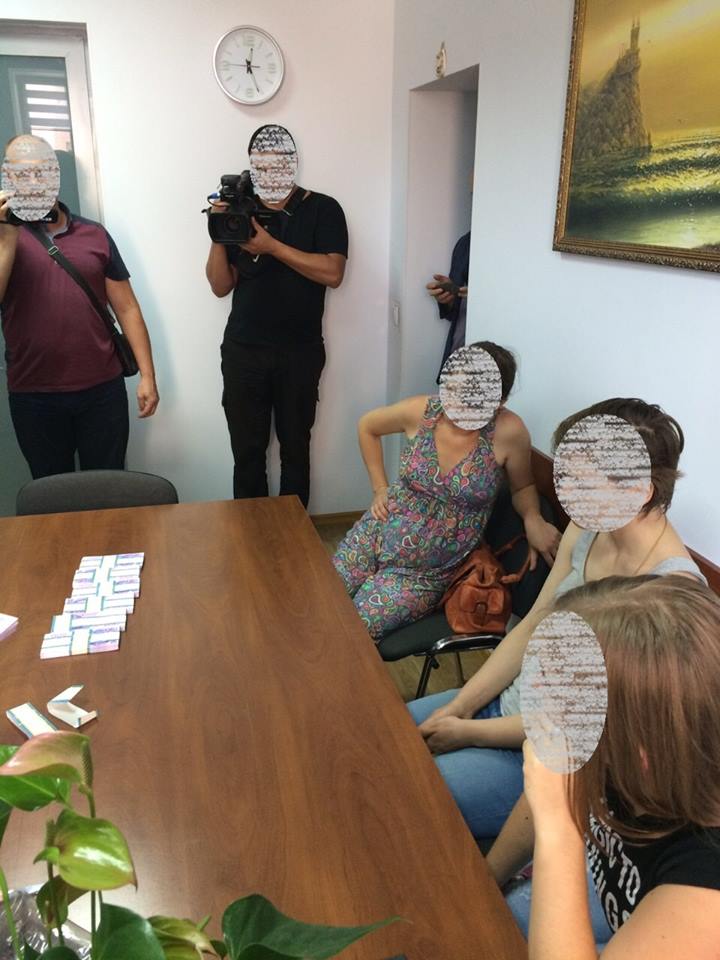 В Черкассах хотели продать девочку В Черкассах мать пыталась продать новорожденную дочь за $5 тысяч