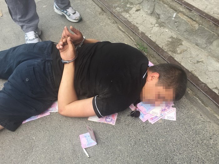 В Хмельницком задержали вымогателей: угрожали мужчине расправой