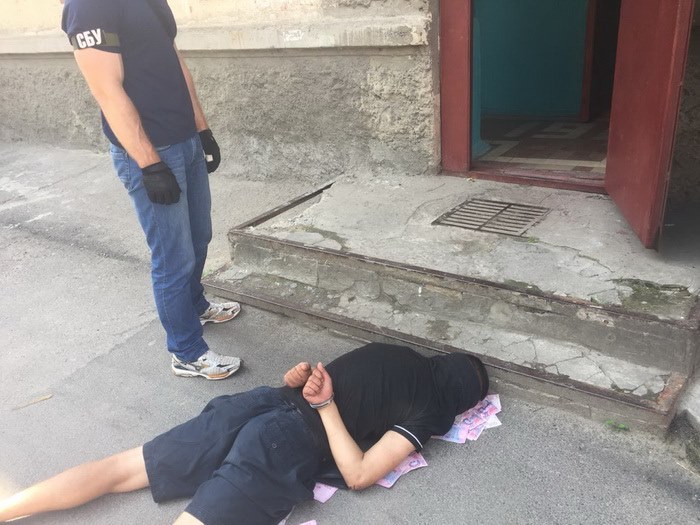 В Хмельницком задержали вымогателей: угрожали мужчине расправой
