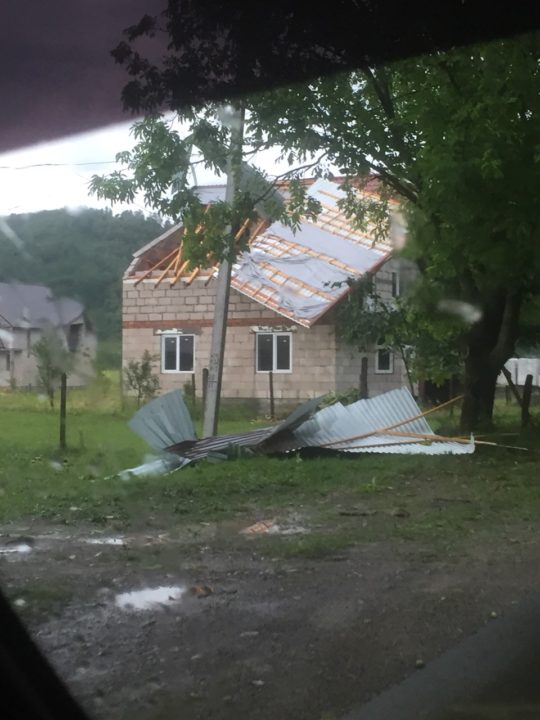 Ураган на Закарпатье оставил без света и связи около 40 сел