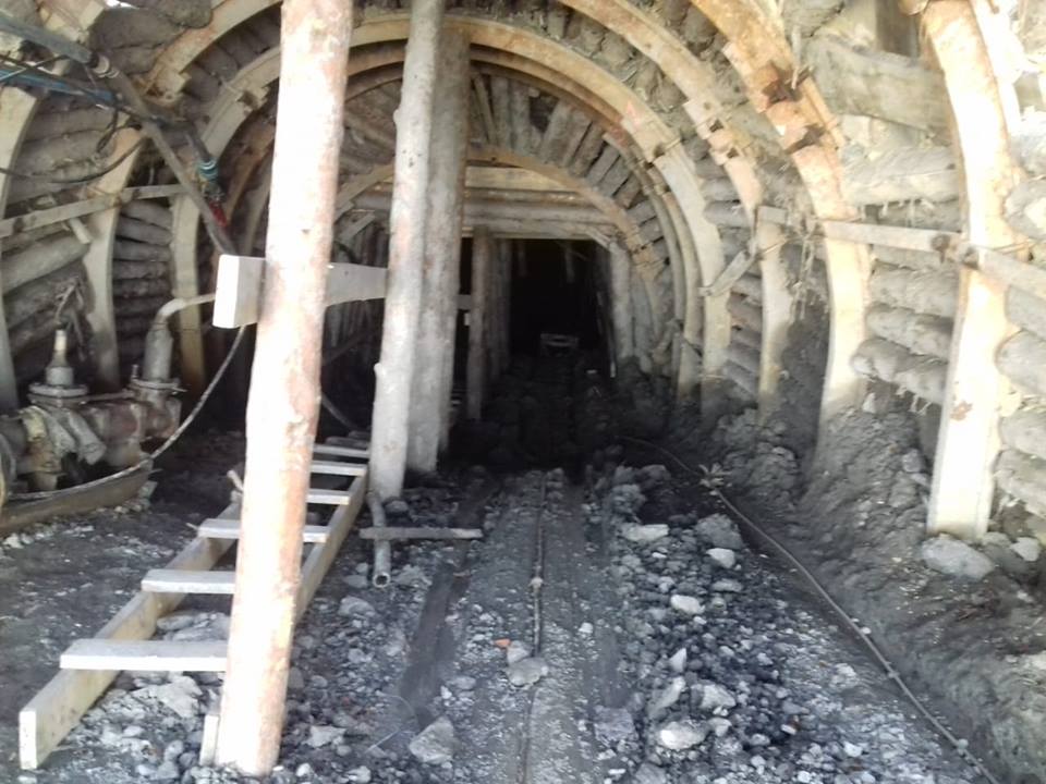 незаконная добыча угля В Донбассе задержаны пять псевдошахтеров с 50 тоннами угля: фото