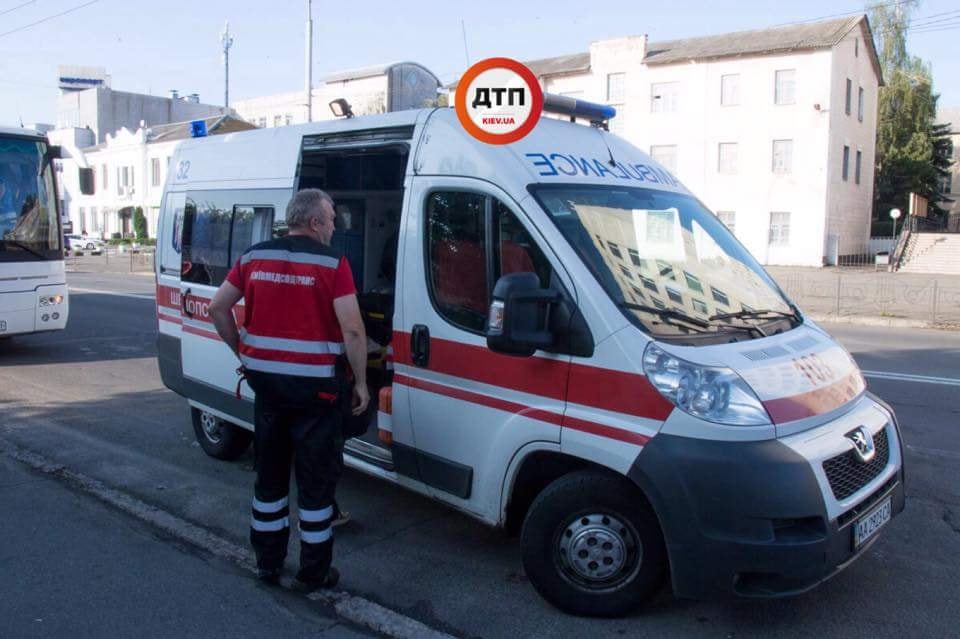 В Киеве водитель автобуса с детьми умер за рулем: фото