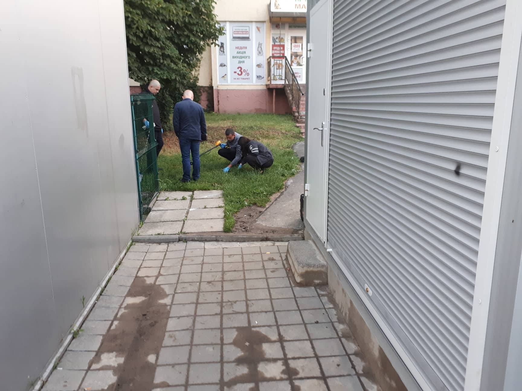 Во Львове на улице застрелили мужчину: фото