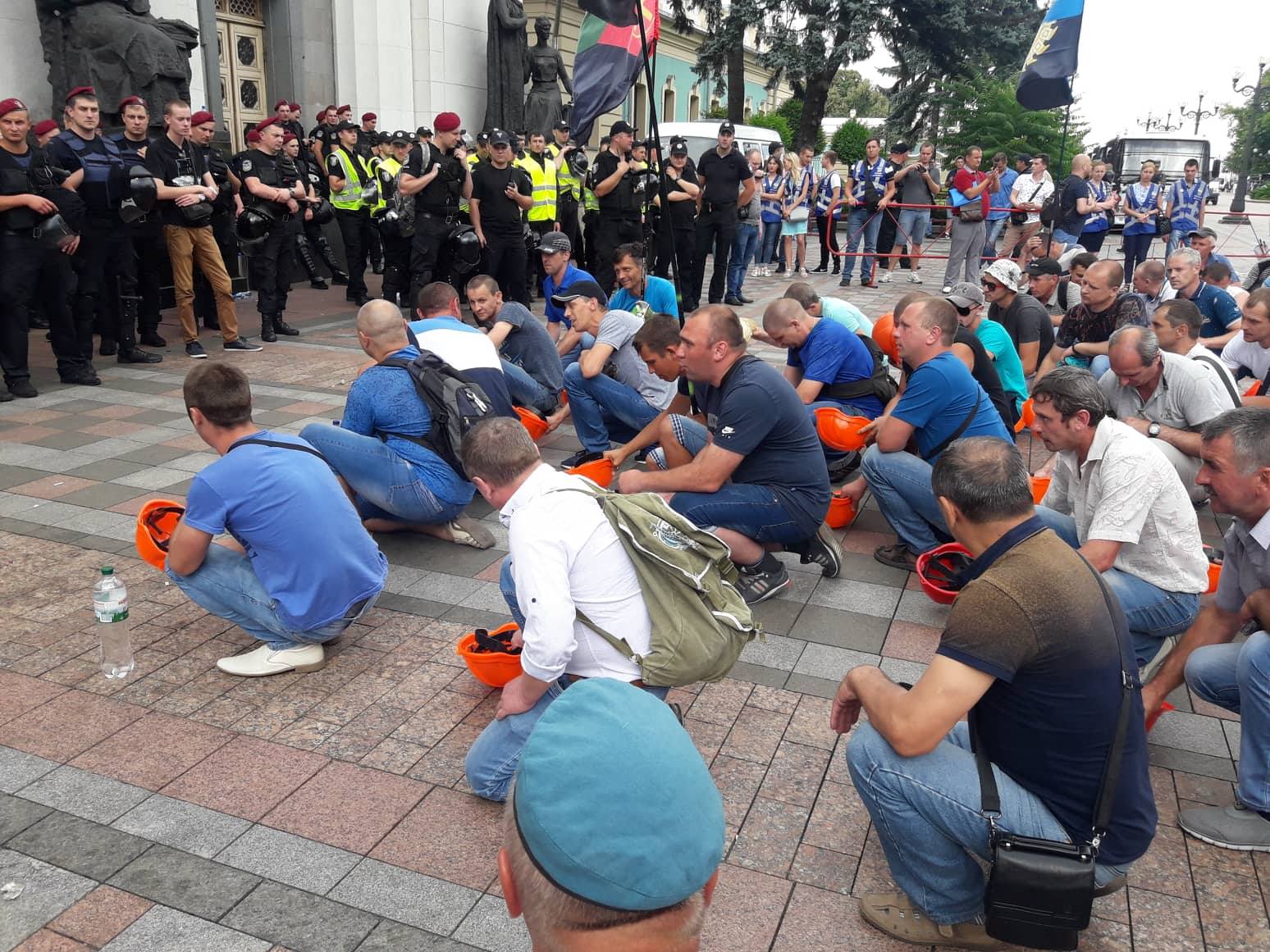 В стычках под Радой пострадали 8 полицейских, есть задержанные