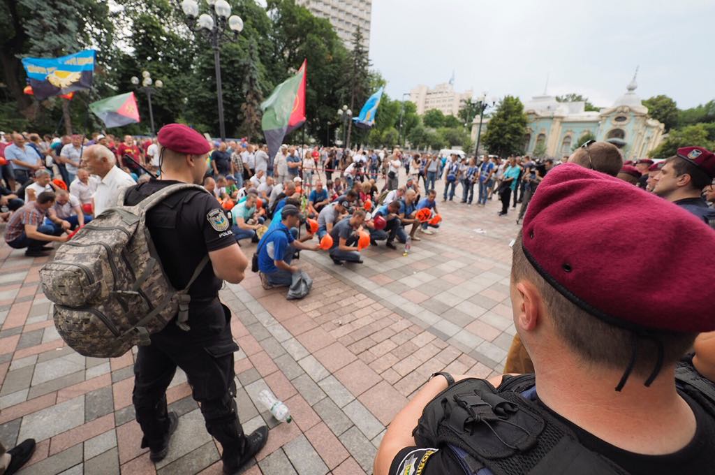 В стычках под Радой пострадали 8 полицейских, есть задержанные