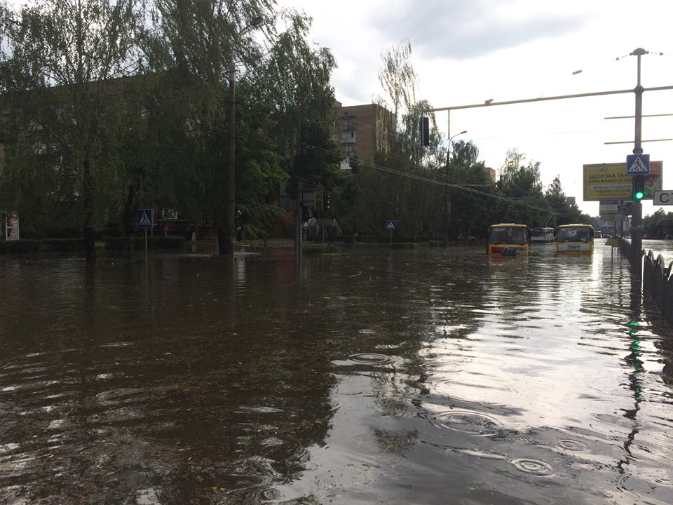 Грозы в регионах принесли потопы и ковры из градин: фото, видео