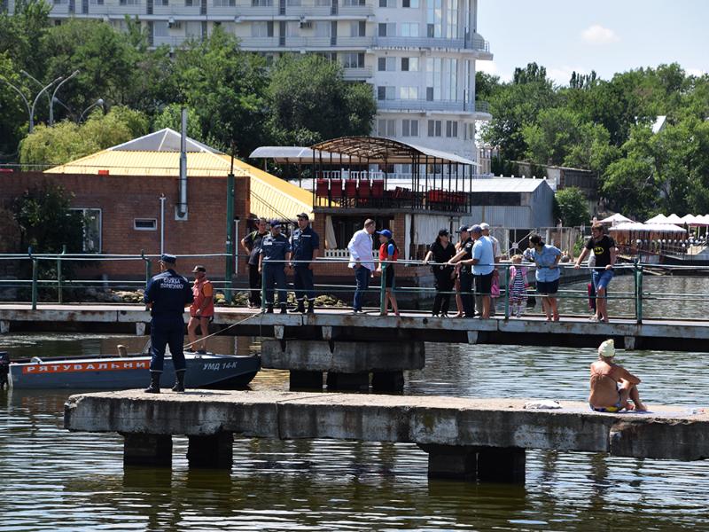 null Взяли на слабо: школьница в Николаеве прыгнула в воду и утонула