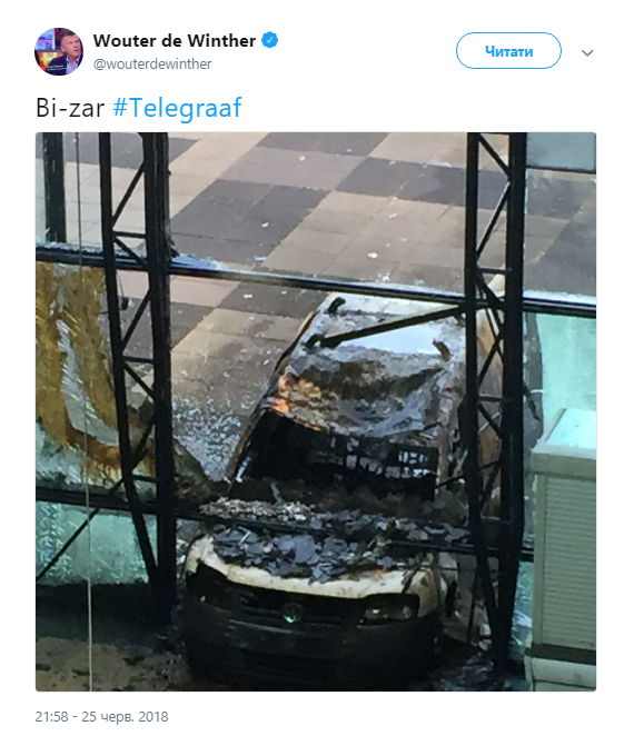 В Амстердаме авто влетело в офис газеты и вспыхнуло: фото и видео