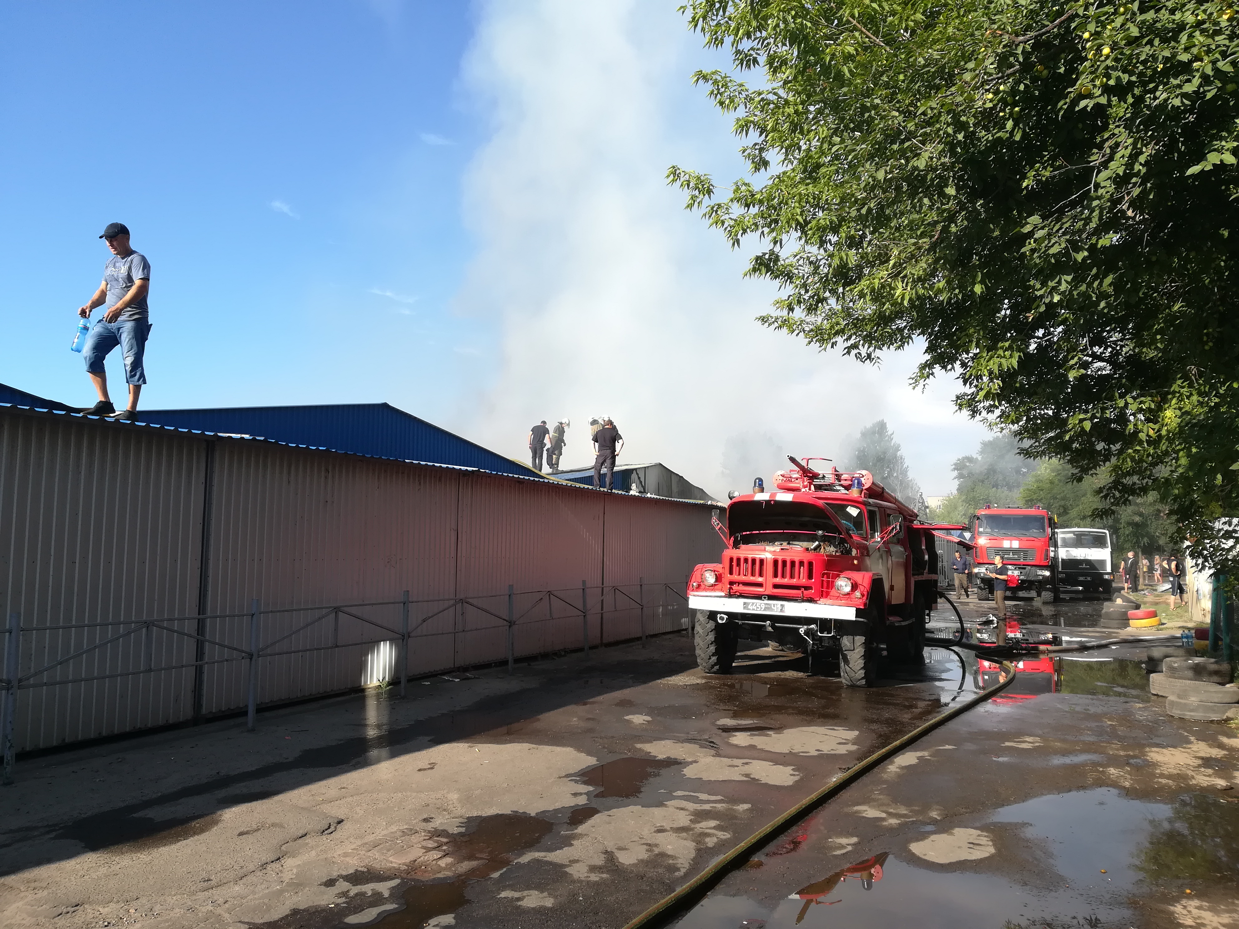 пожар-слав1 В Славянске сгорел центральный рынок: фото