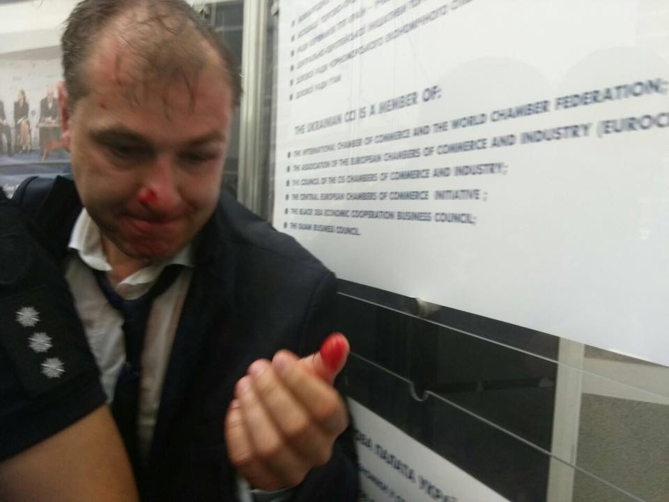 Члены С14 напали на замглавы партии из дела Бабченко: видео