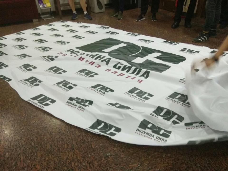 Члены С14 напали на замглавы партии из дела Бабченко: видео