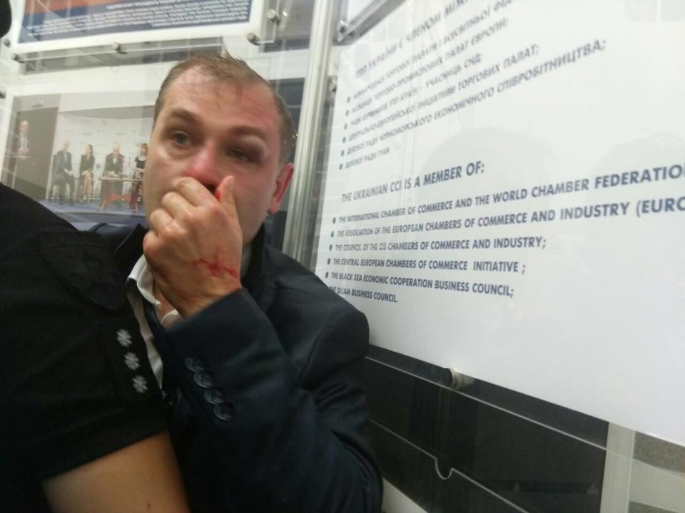 Члены С14 напали на замглавы партии из дела Бабченко: видео