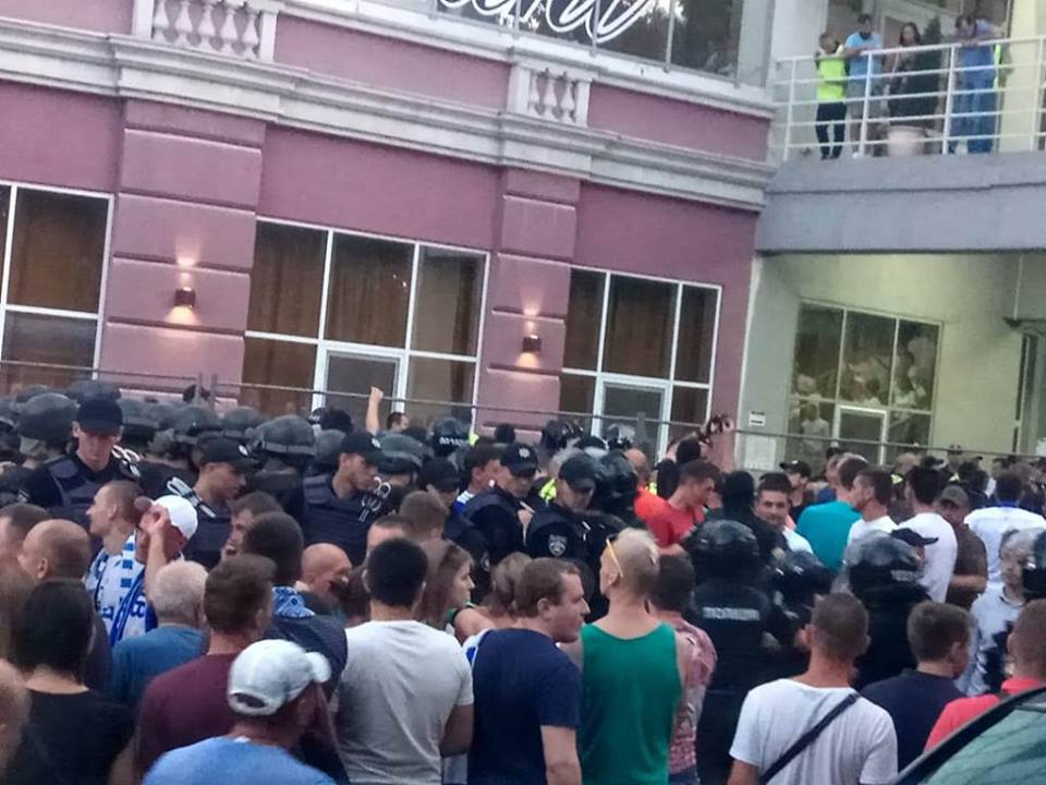 null В Одессе дважды подрались футбольные фанаты - видео