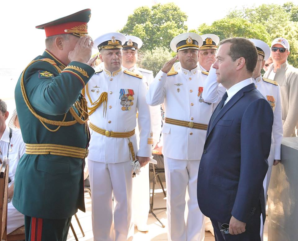 Дмитрий Медведев незаконно приехал в оккупированный Крым - фото
