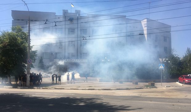 В Херсоне пикетировали МВД и прокуратуру: фото, видео