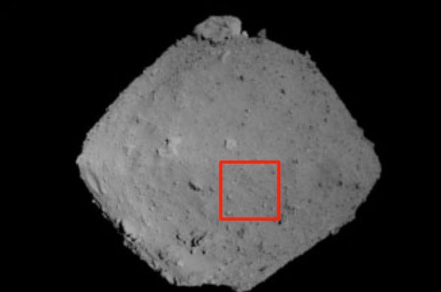 Астероид Рюгу с расстояния всего 1 км: фото из глубокого космоса