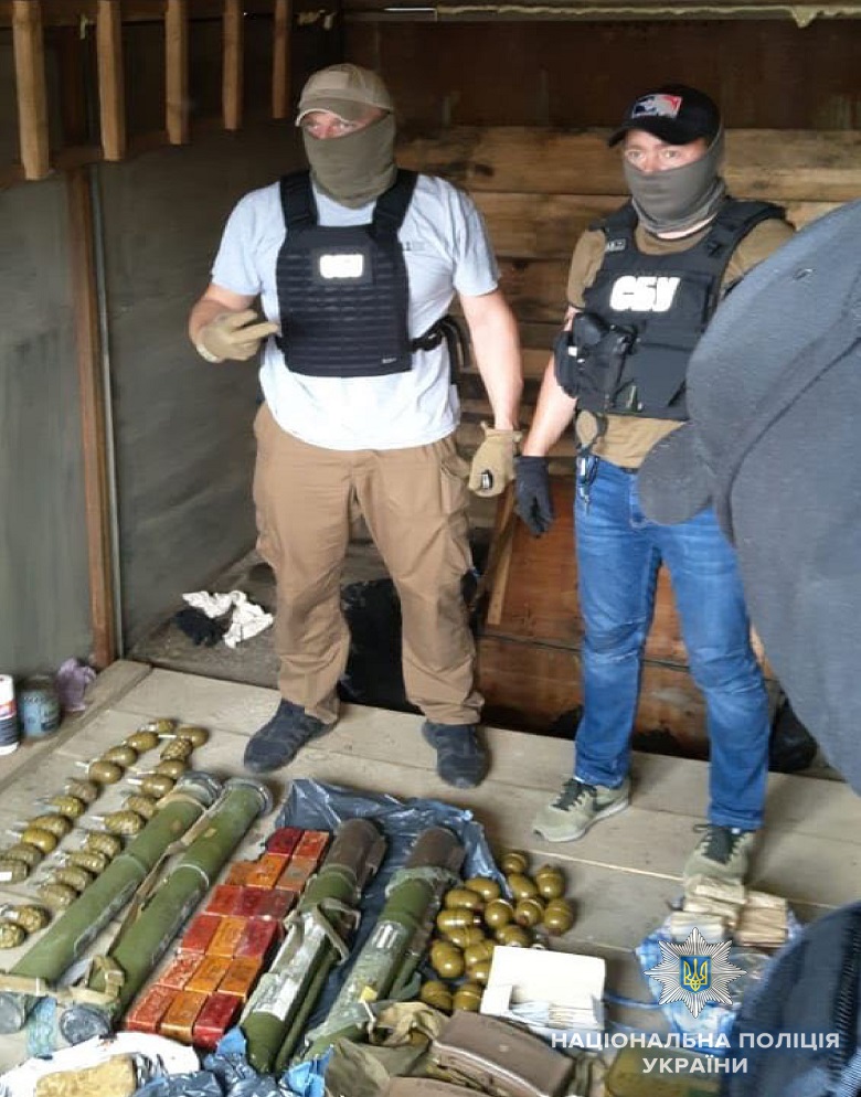 У бывшего бойца батальона Киев-2 нашли арсенал оружия: видео