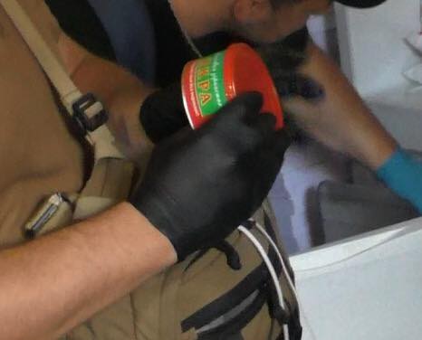 В камере экс-бойцов Торнадо нашли ножи и флаг со свастикой: фото