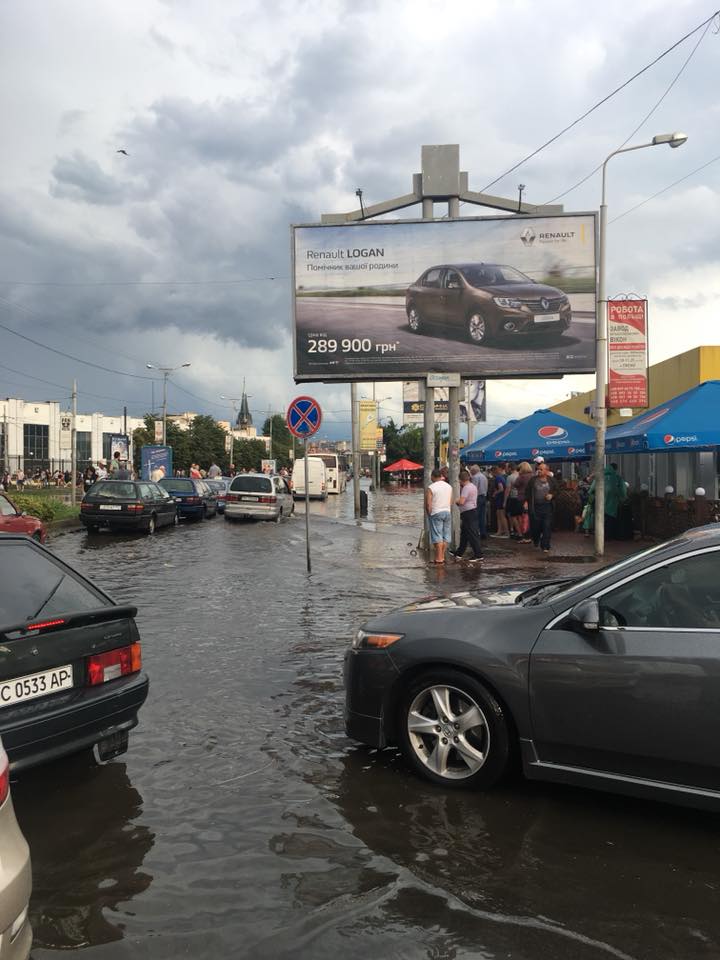 null Сильный ливень затопил улицы Львова: фото, видео