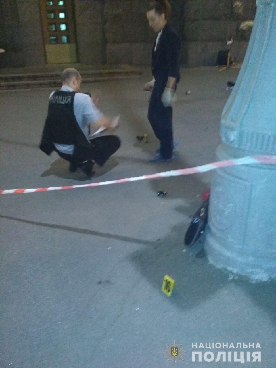 Нападение на мэрию Харькова: убит полицейский - фото, видео