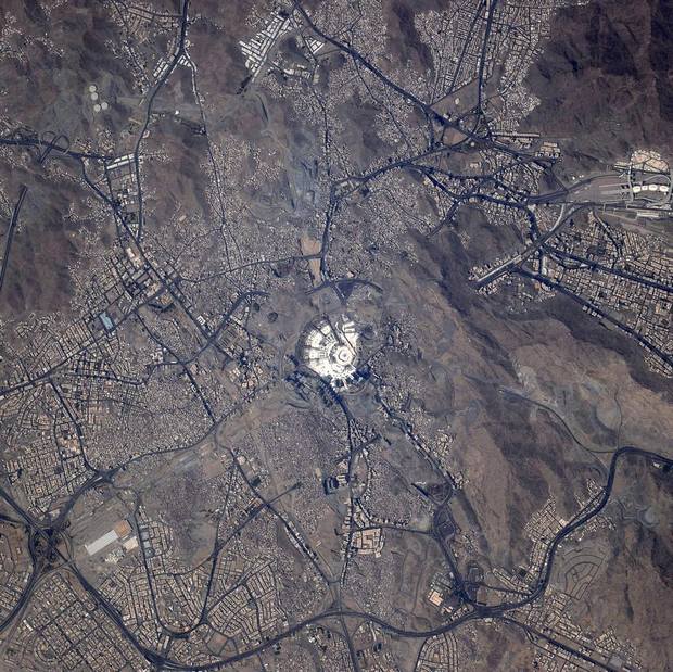 Астронавт показал главную мечеть планеты: фото с орбиты