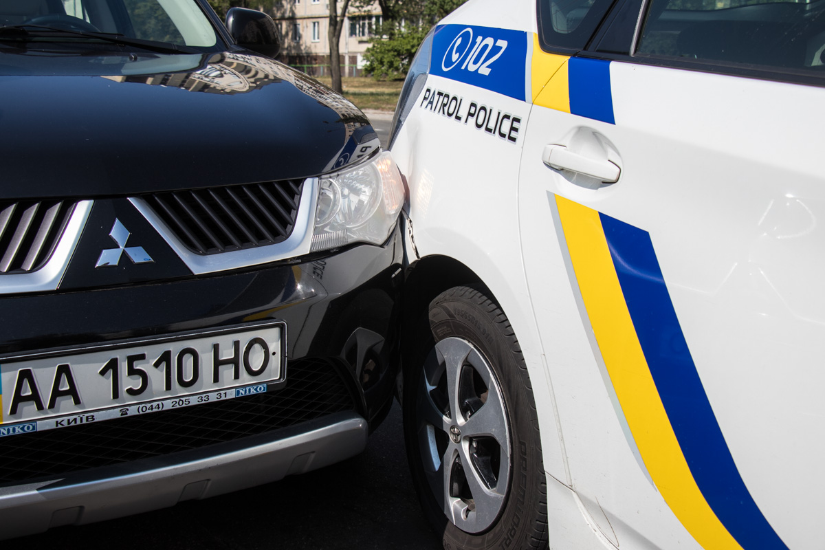 В Киеве водитель устроил гонки с полицией: мама сказала уезжать