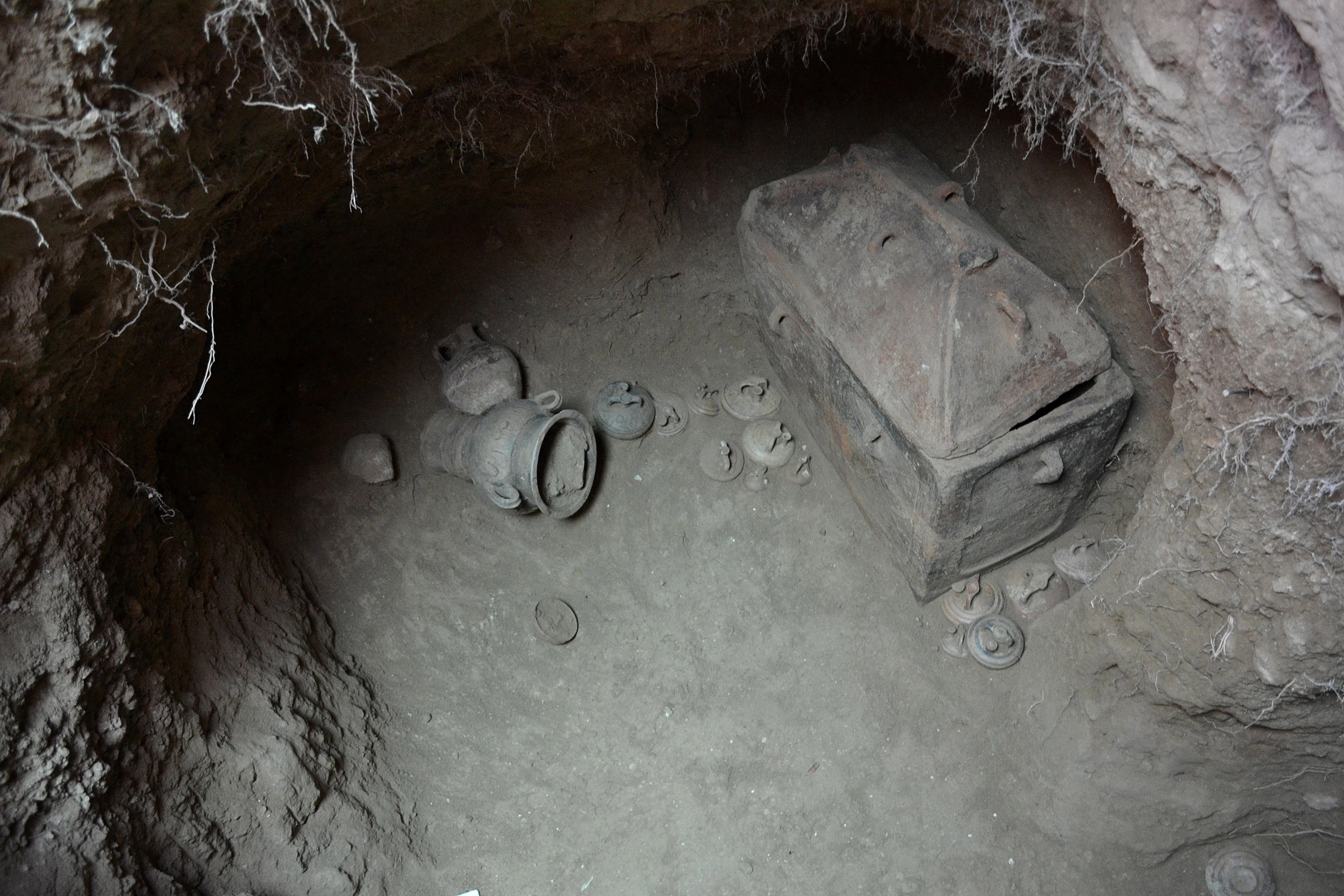 На Крите фермер случайно нашел 3400-летнее захоронение: фото