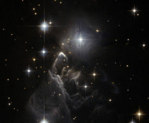 Туманность, вытянутая промчавшейся сквозь нее звездой: фото NASA