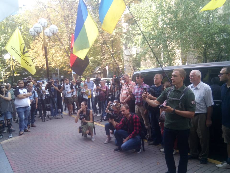 В Раде и под ГПУ требовали арестовать Медведчука: фото, видео